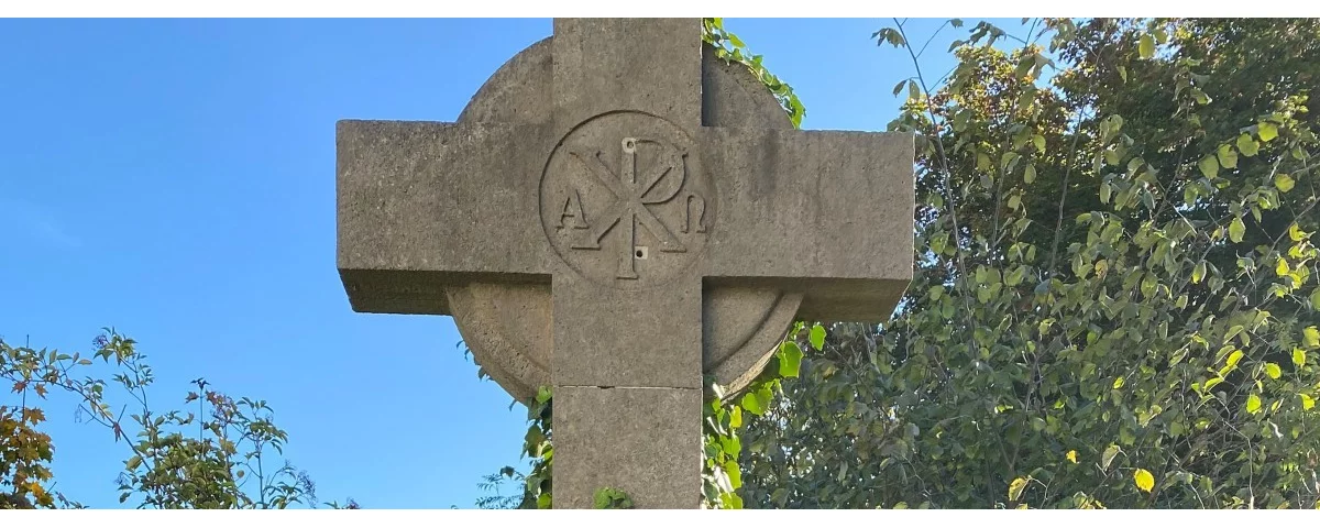 Das Kreuz neben der Kirche Bad Köstritz