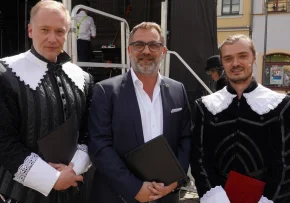 "Heinrich Posthumus Reuß", OB Julian Vonarb und "Heinrich Schütz" eröffnen die Fête de la Musique in Gera